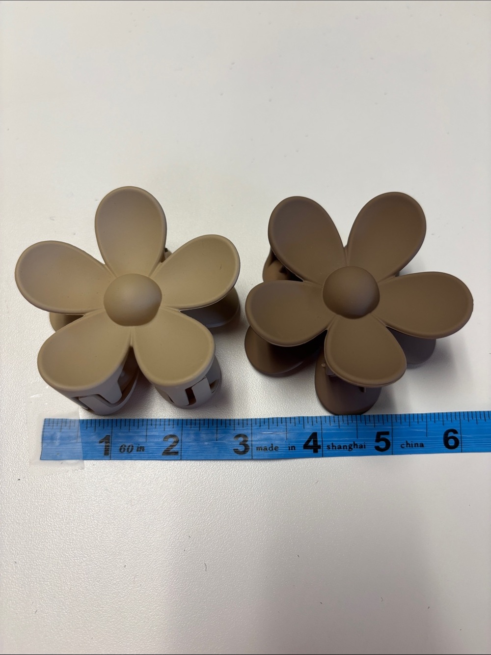 Flower-Shaped Hair Claw Clips in Neutral Brown - Set of 2